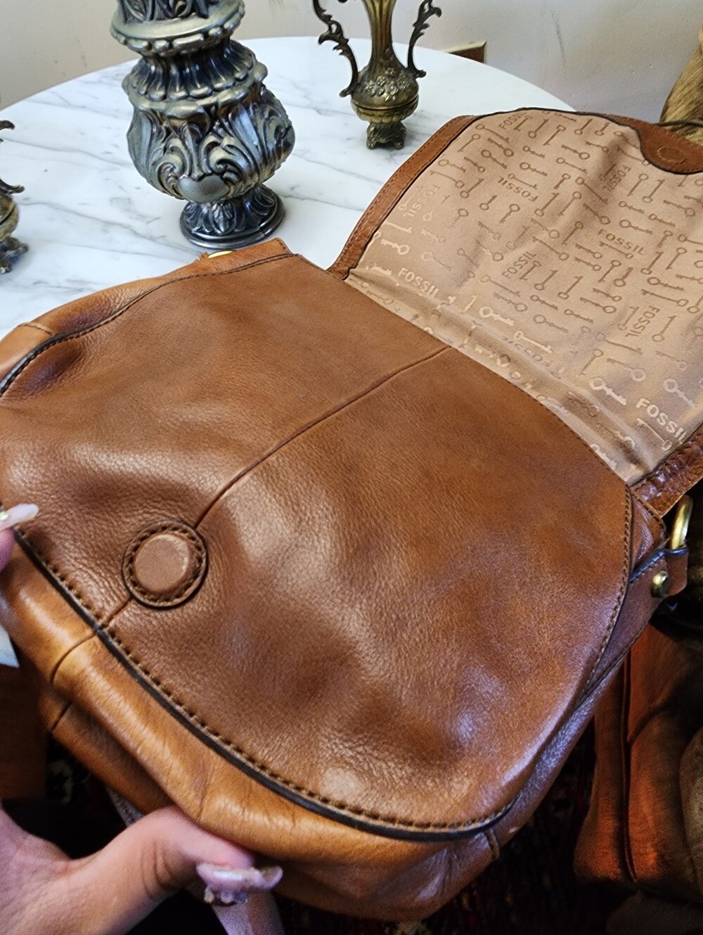 Fossil Leather Crossbody Saddle Bag Brown Key Charm Flap Purse Adjustable Strap - Picture 5 of 16